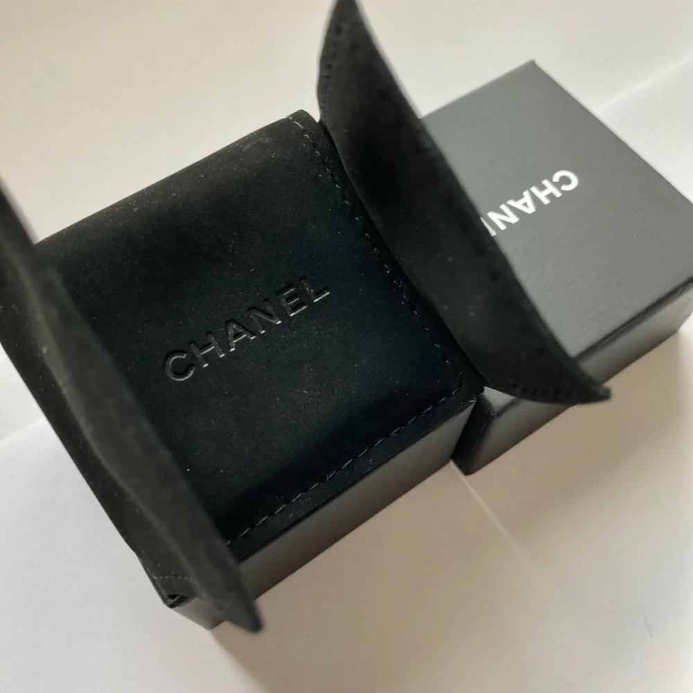 Chanel Earring Box - Picture 1 of 3